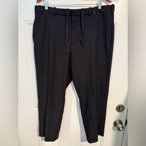 Uniqlo Men's Black Joggers with Belt Loops